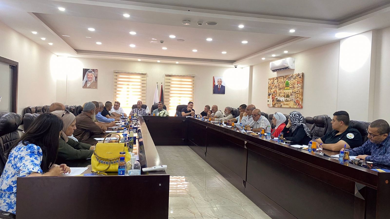 استكمالاً لسلسلة اللقاءات الخاصة بموضوع "السلم الأهلي" قامت هيئة التوجيه السياسي بعقد لقاء في مقر ملتقى رجال أعمال نابلس.